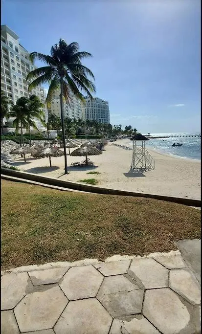 Modern Decor Apt Near Airport With Beach Club Access Montego Bay Apartamento